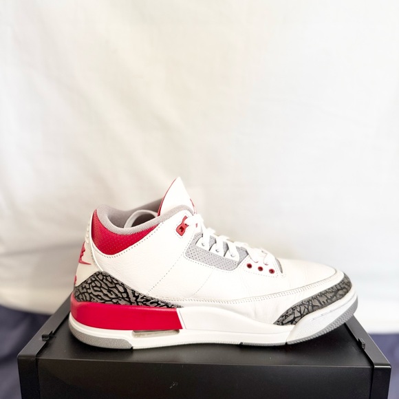 AUTHENTIC Jordan 3 Retro Fire Red size 10.5 DN3707-160 2022 PRE-OWNED - Picture 3 of 8